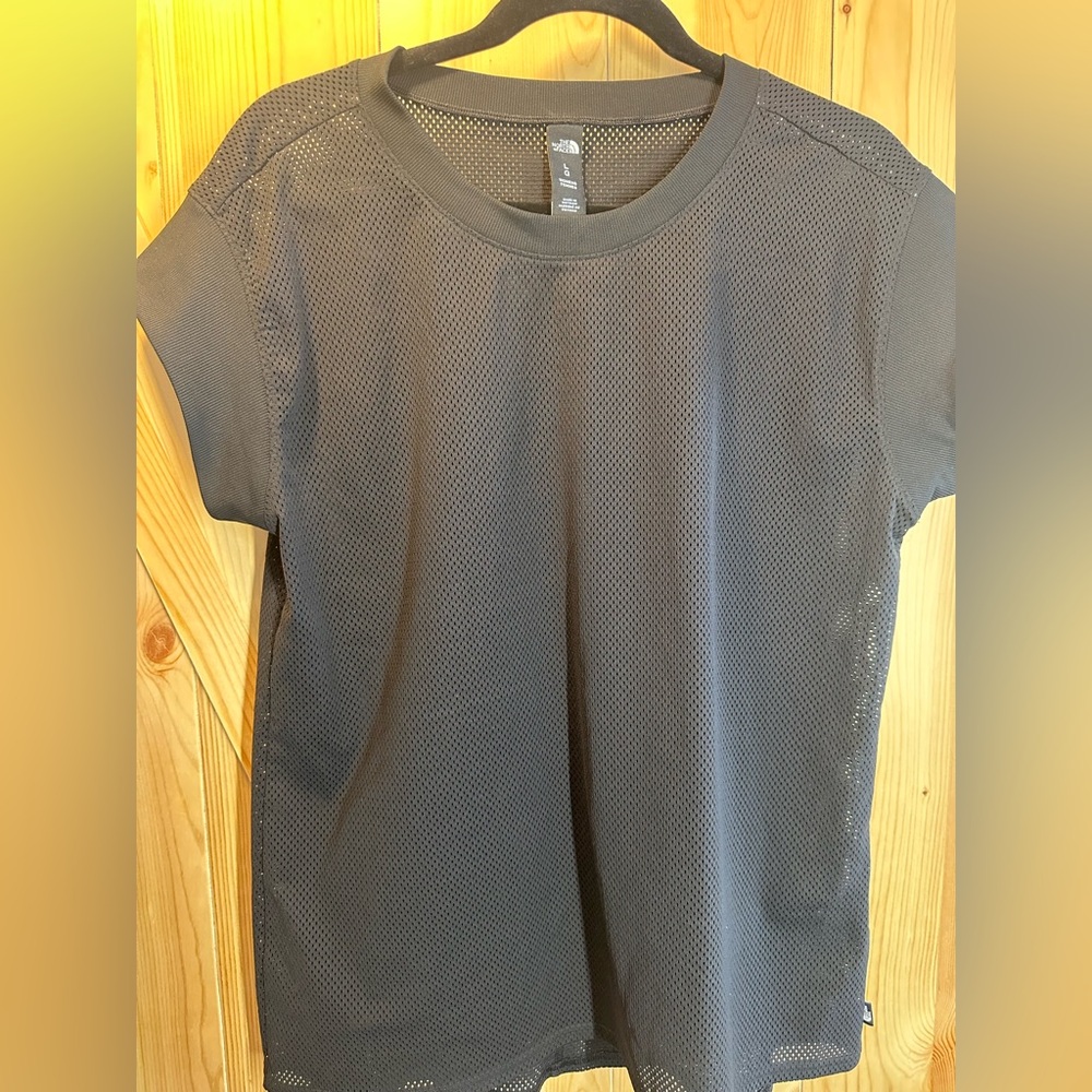 The North Face Women's Large Mesh Short Sleeve Athletic Training Top